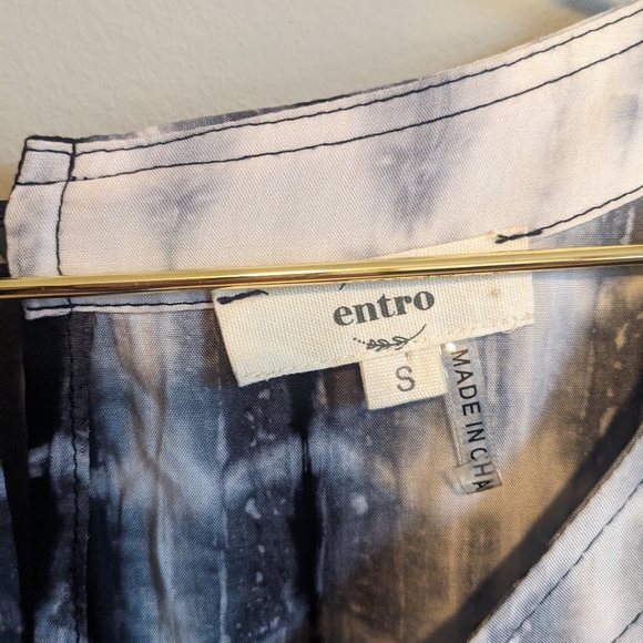 Entro Black and White Tie Dye Peplum Swing Top, size S - Picture 2 of 4